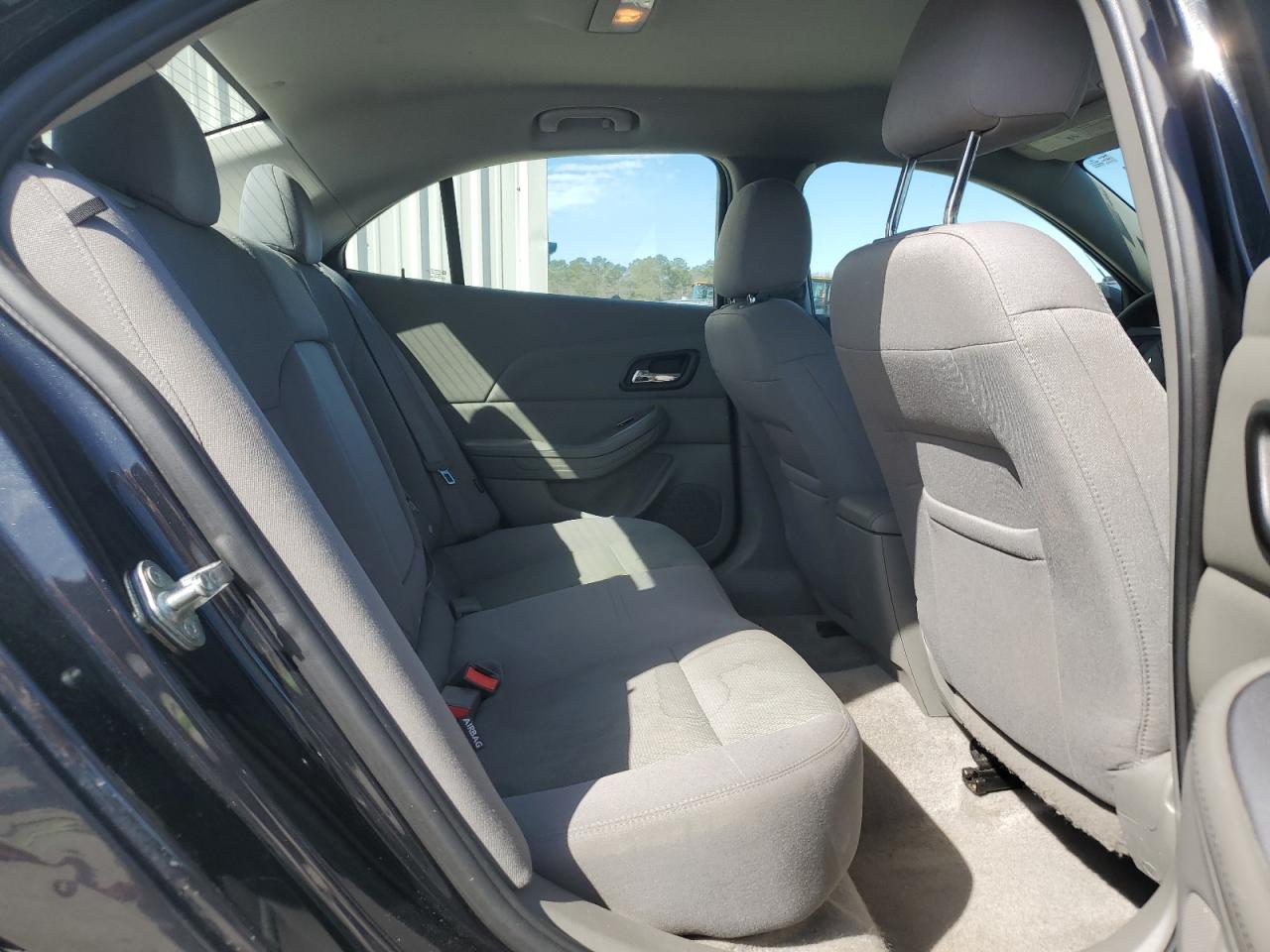 2015 Chevrolet Malibu - Image 10