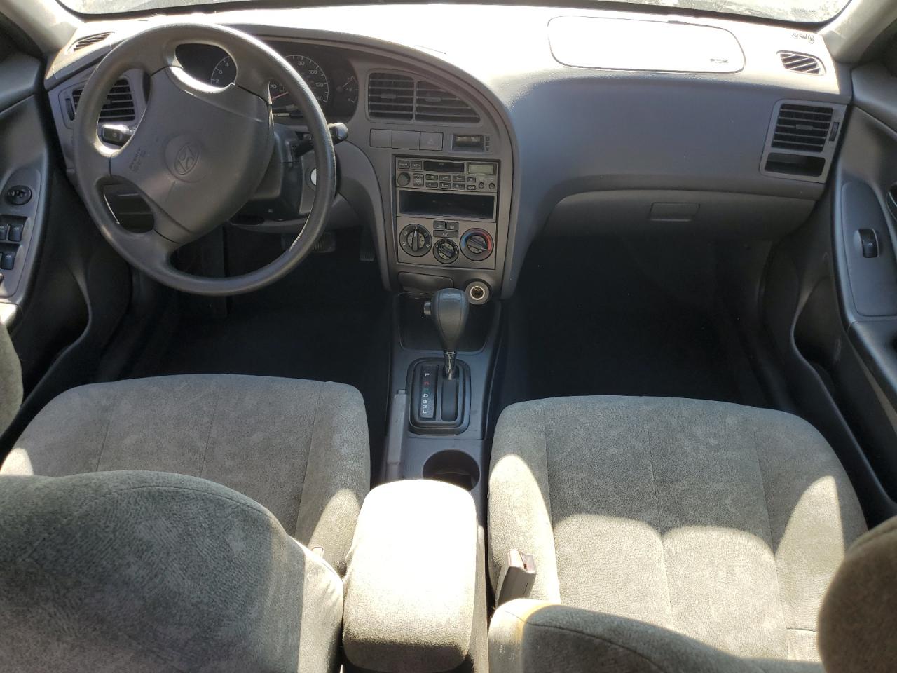 2003 Hyundai Elantra - Image 8