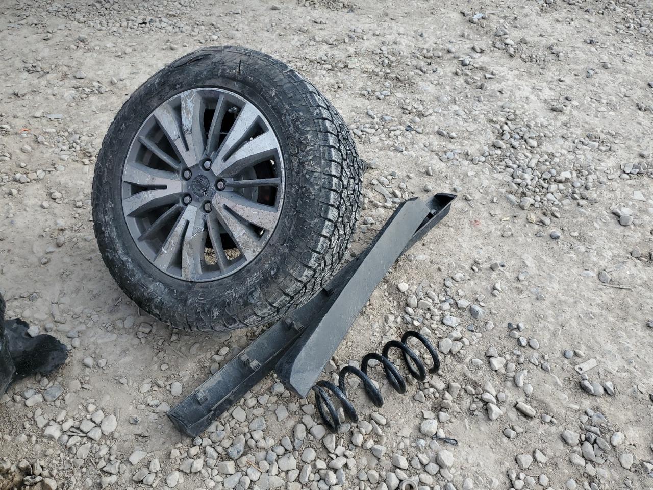 2017 Nissan Pathfinder - Image 14