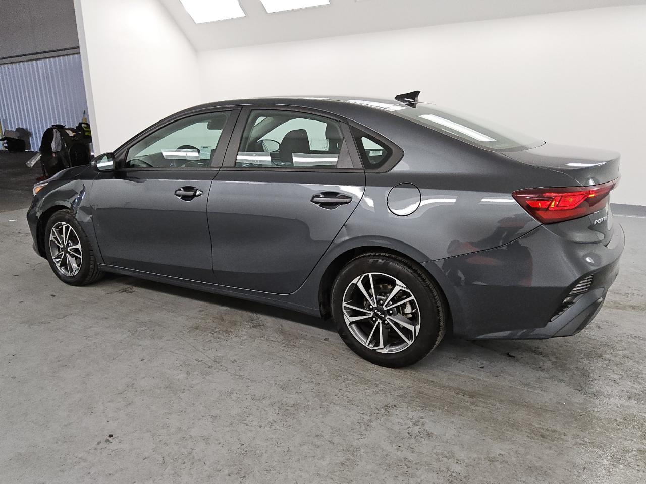2023 Kia Forte - Image 2