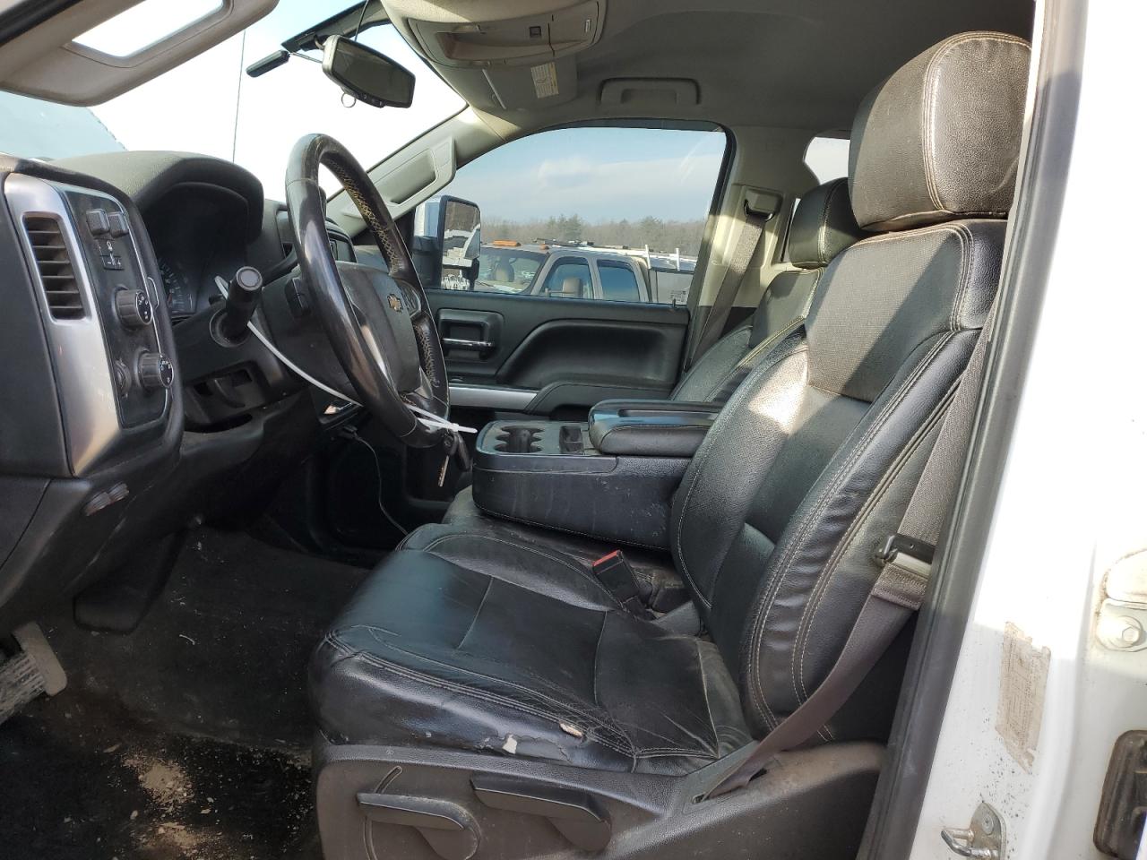 2015 Chevrolet Silverado - Image 7