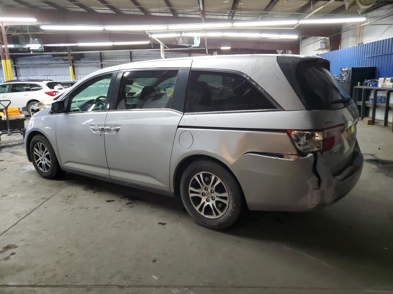 2011 Honda Odyssey - Image 2