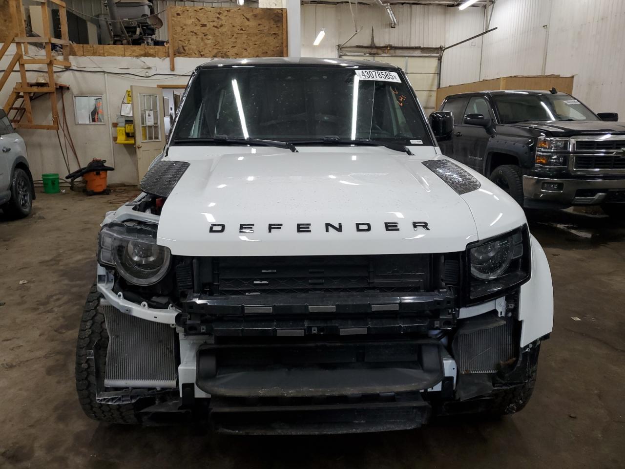 2024 Land Rover Defender - Image 5
