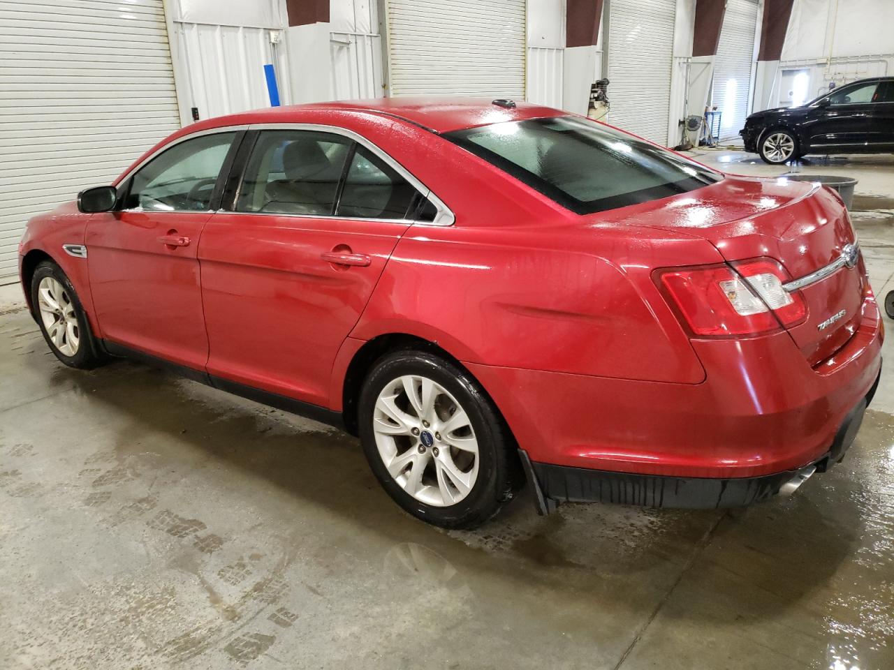 2010 Ford Taurus - Image 2