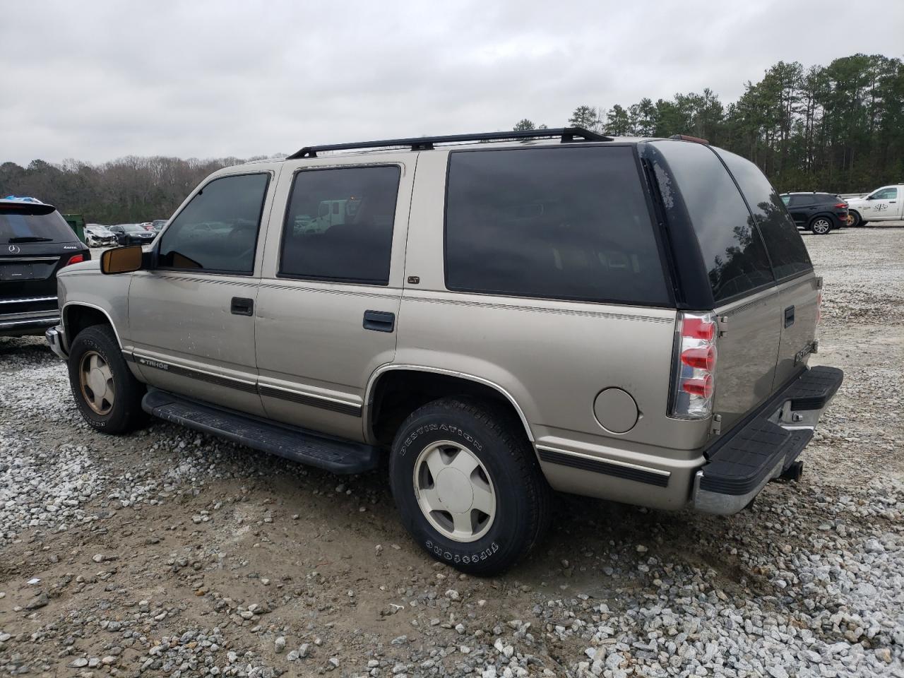1999 Chevrolet Tahoe - Image 2