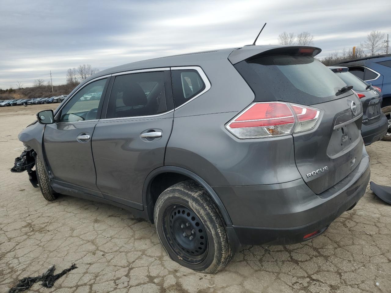 2015 Nissan Rogue - Image 2