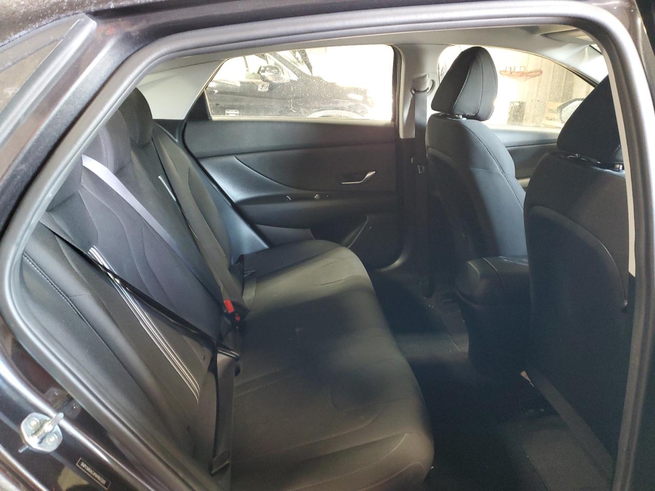 2022 Hyundai Elantra - Image 10
