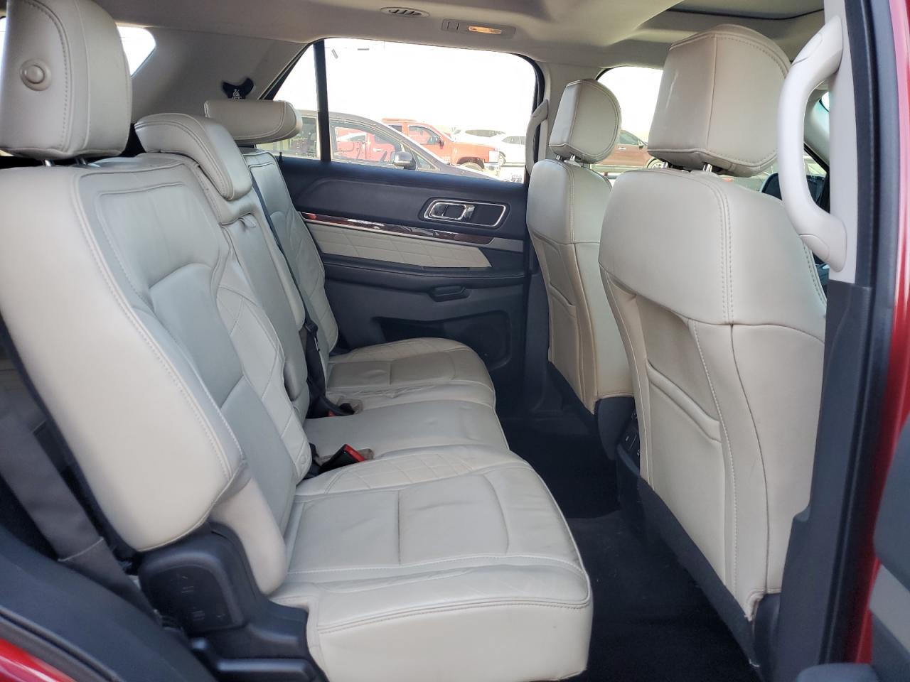 2016 Ford Explorer - Image 11