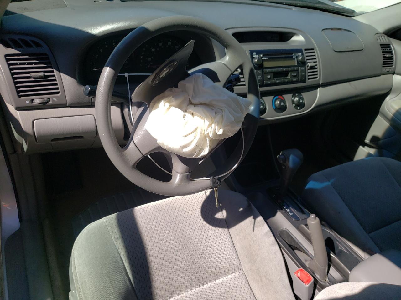 2004 Toyota Camry - Image 8