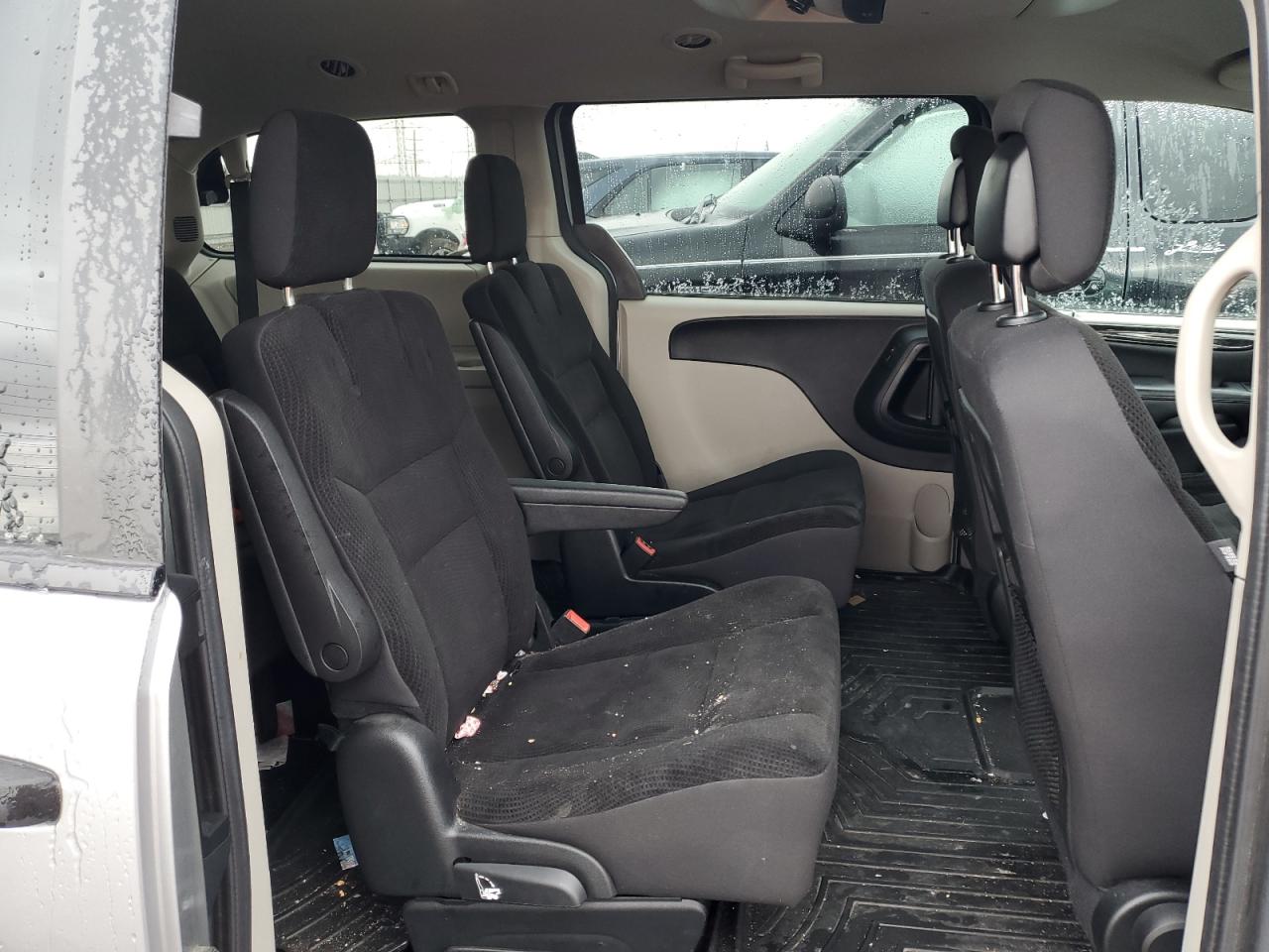 2019 Dodge Caravan - Image 11