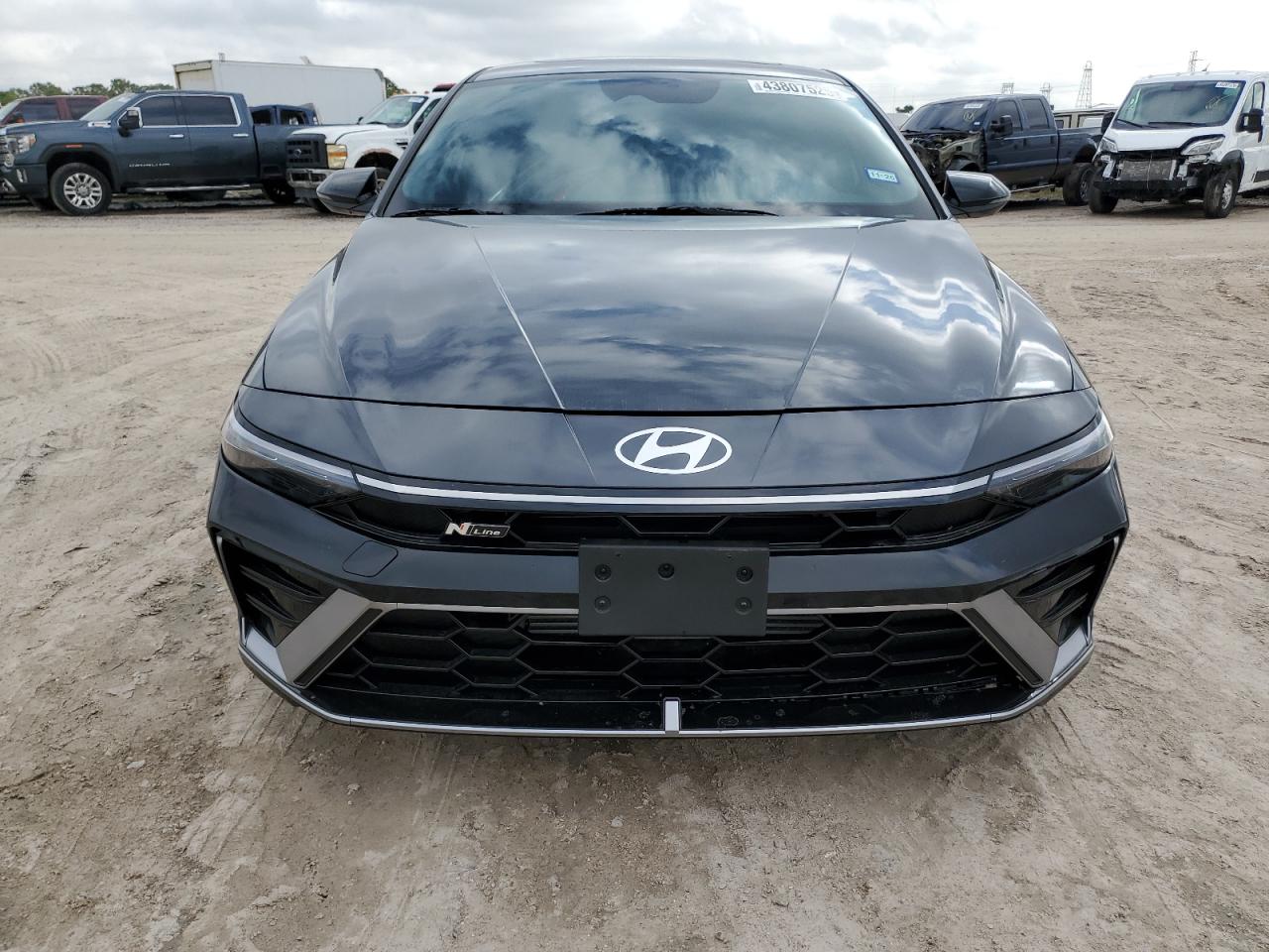 2024 Hyundai Elantra - Image 5