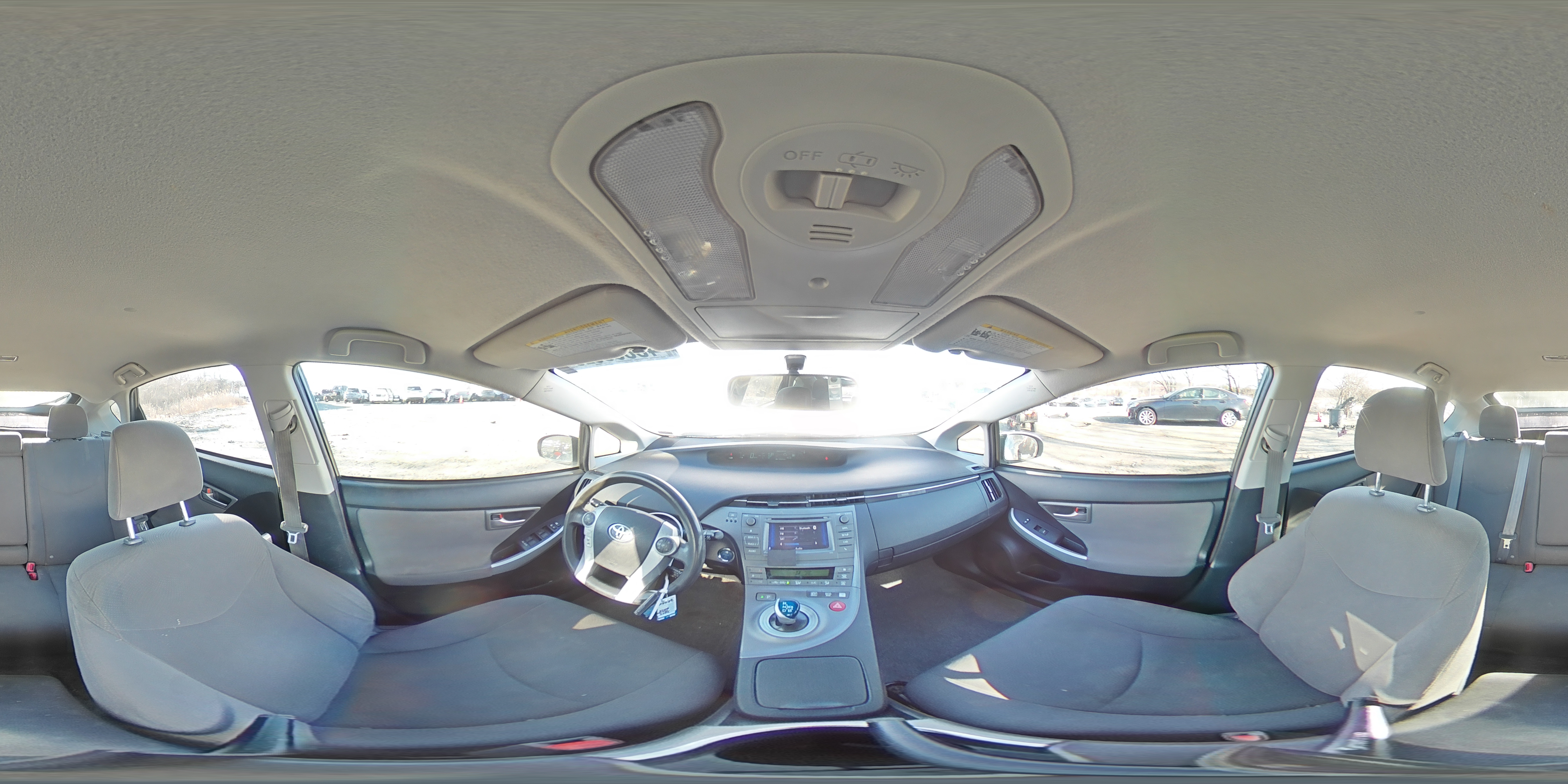 2015 Toyota Prius - Image 13