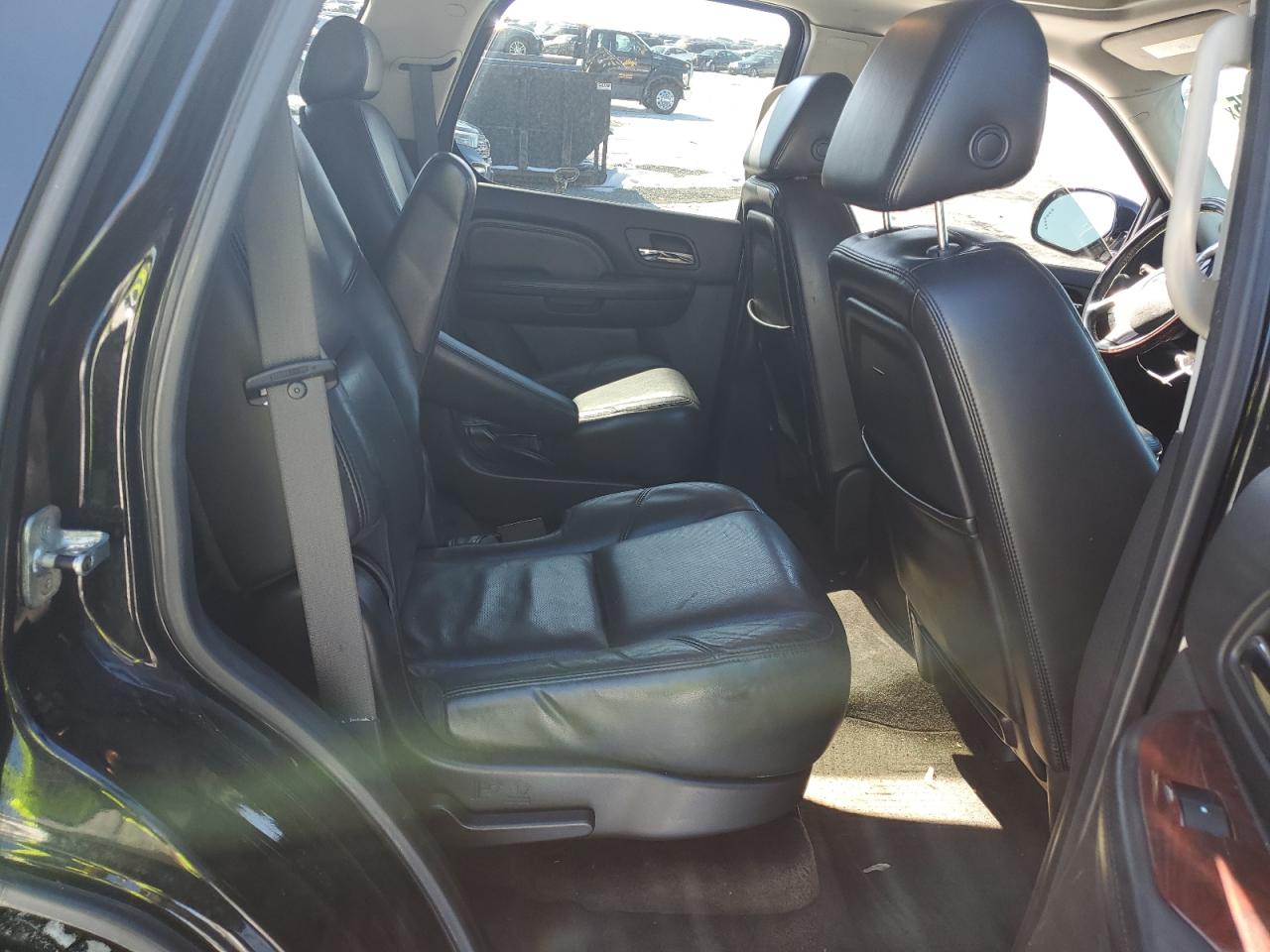 2008 Cadillac Escalade - Image 11