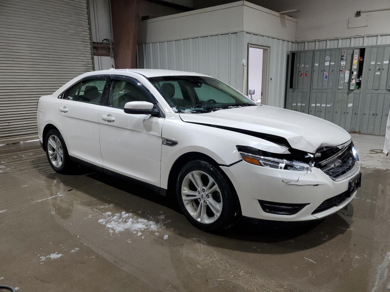 2015 Ford Taurus - Image 4
