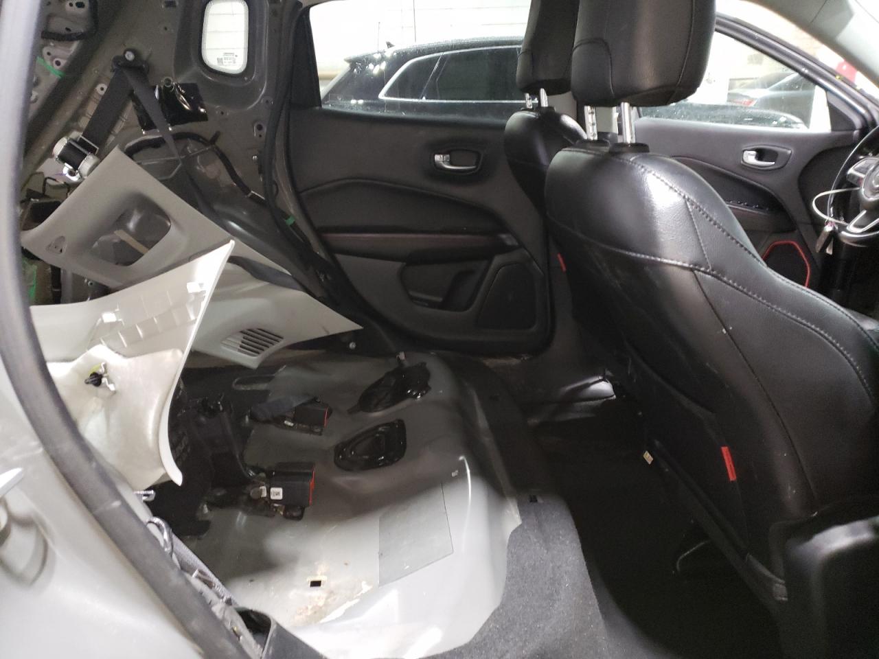 2020 Jeep Compass - Image 12