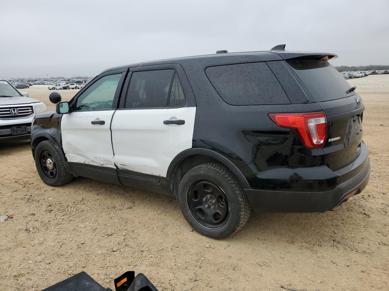 2016 Ford Explorer - Image 2