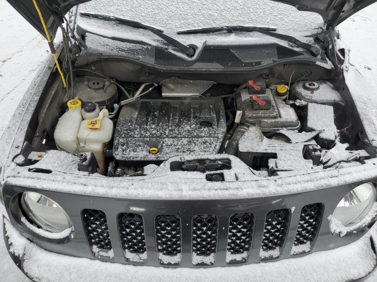 2016 Jeep Liberty (Patriot) - Image 12