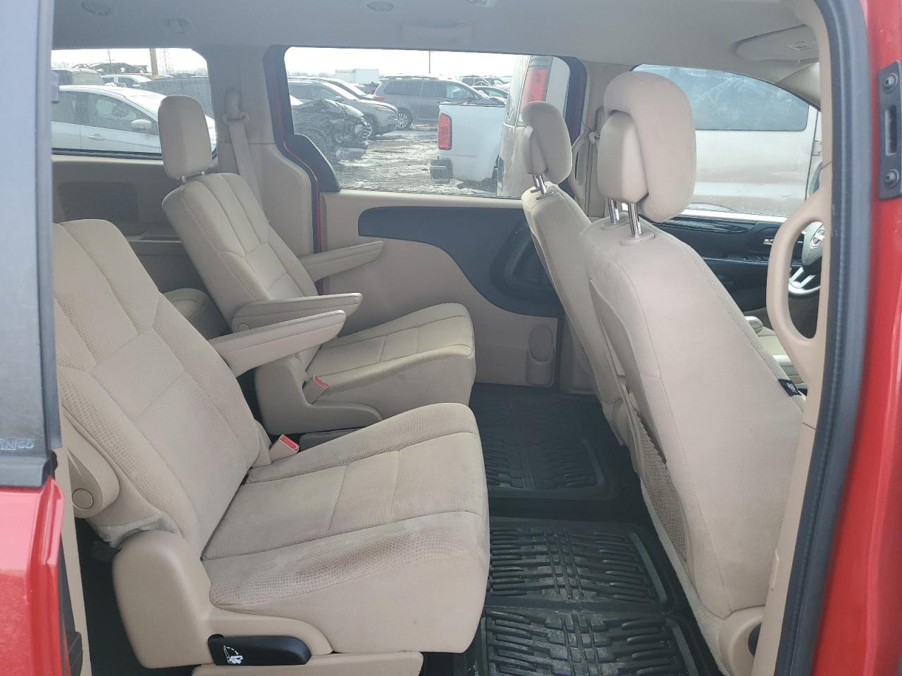 2014 Dodge Caravan - Image 11