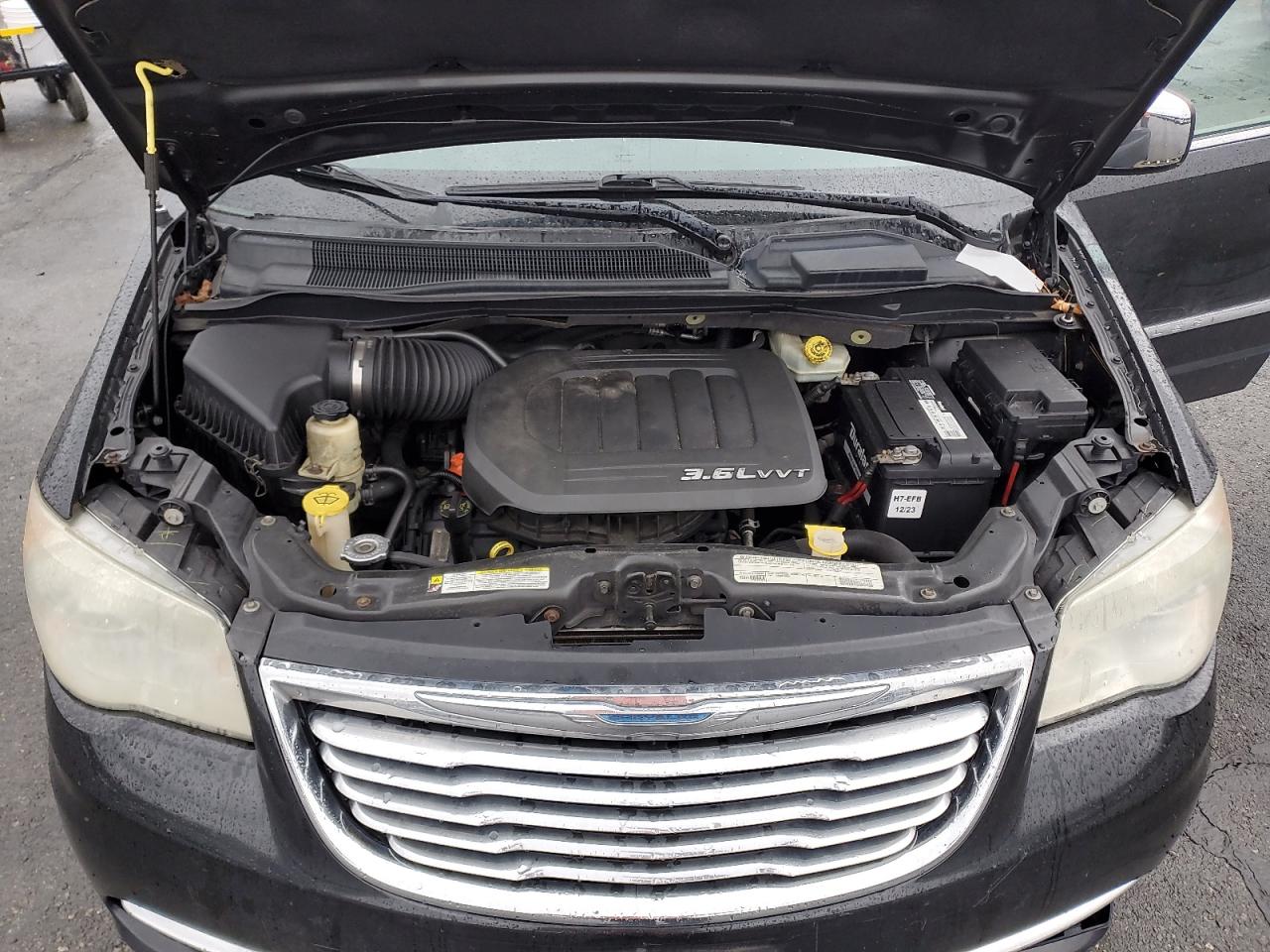 2012 Chrysler Town & Country - Image 13