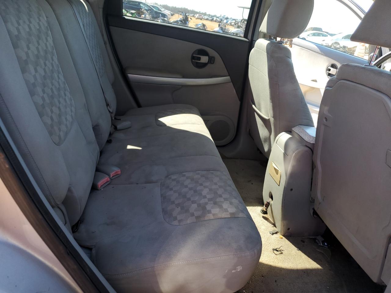 2005 Chevrolet Equinox - Image 11