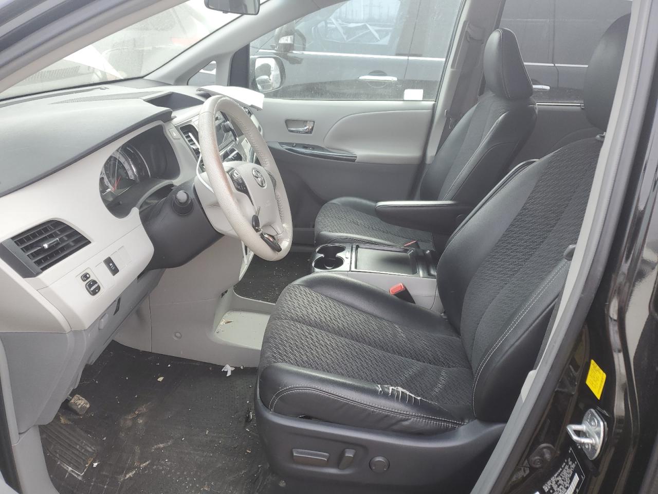 2011 Toyota Sienna - Image 7