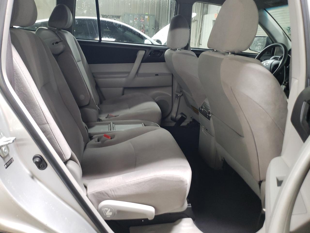 2012 Toyota Highlander - Image 11