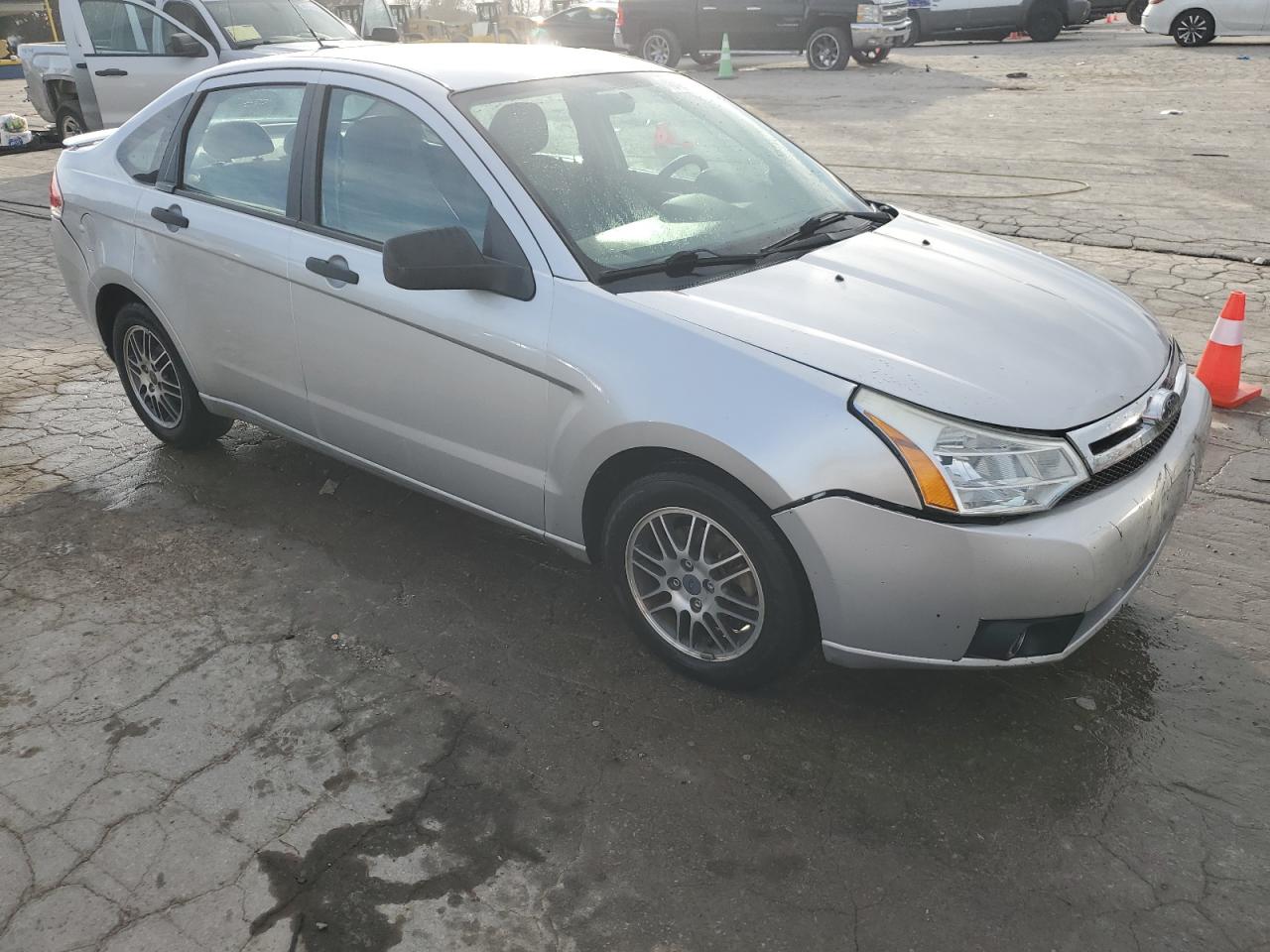 2010 Ford Focus - Image 4