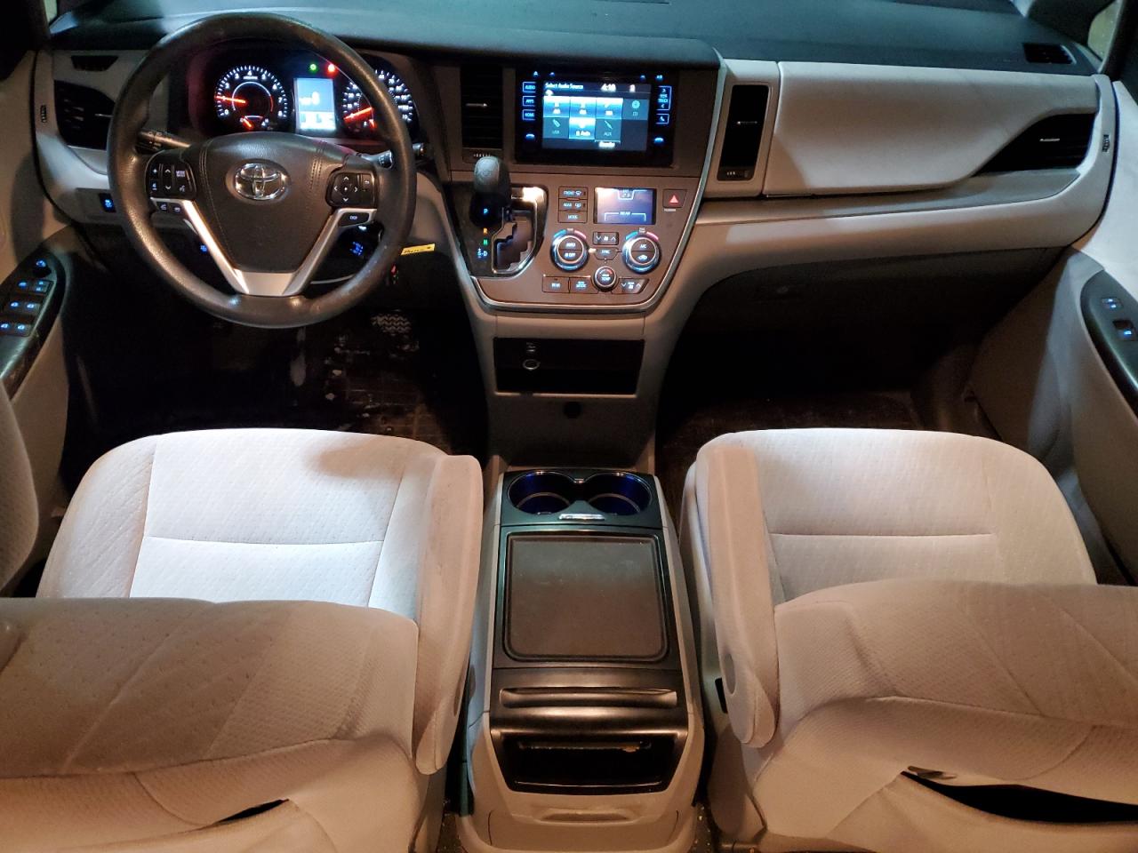 2015 Toyota Sienna - Image 8