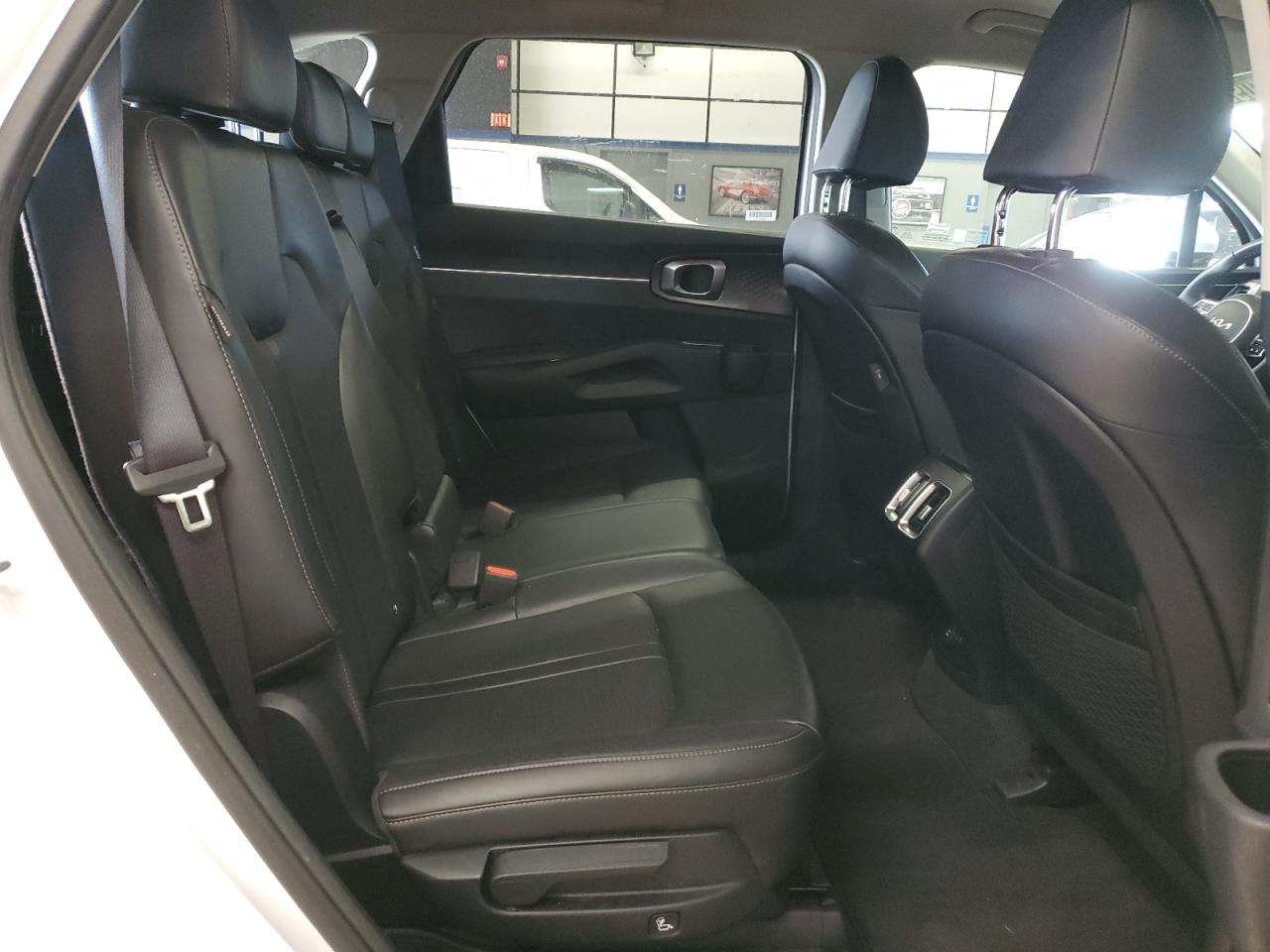 2024 Kia Sorento - Image 11