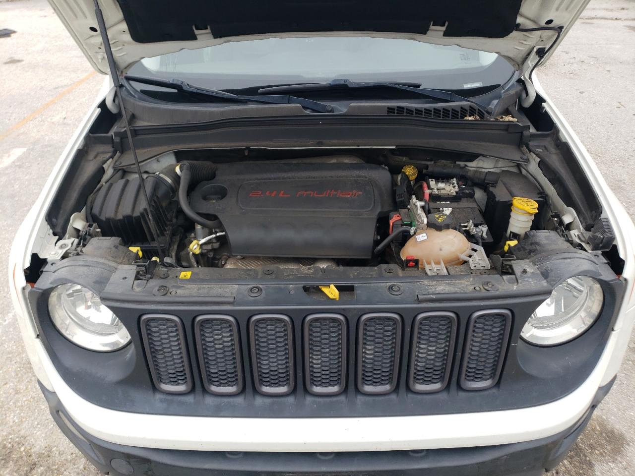 2015 Jeep Renegade - Image 13