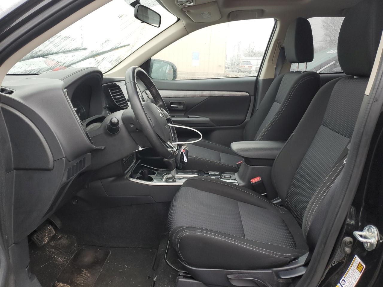 2017 Mitsubishi Outlander - Image 7
