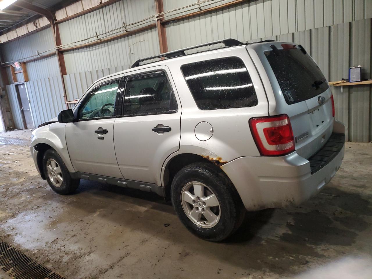 2010 Ford Escape - Image 2
