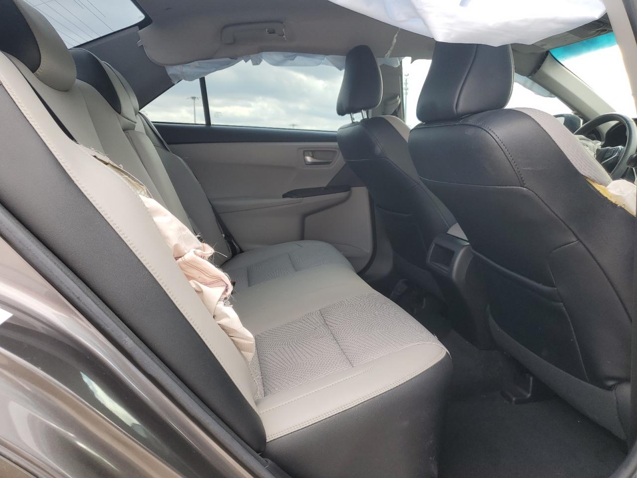 2016 Toyota Camry - Image 10