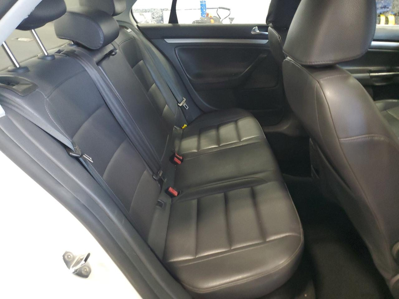 2009 Volkswagen Jetta - Image 10