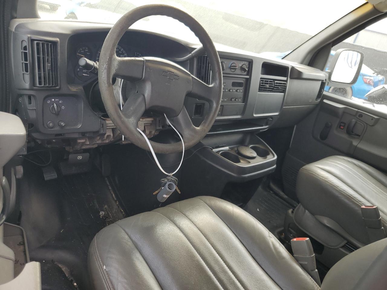 2003 Chevrolet Express - Image 8