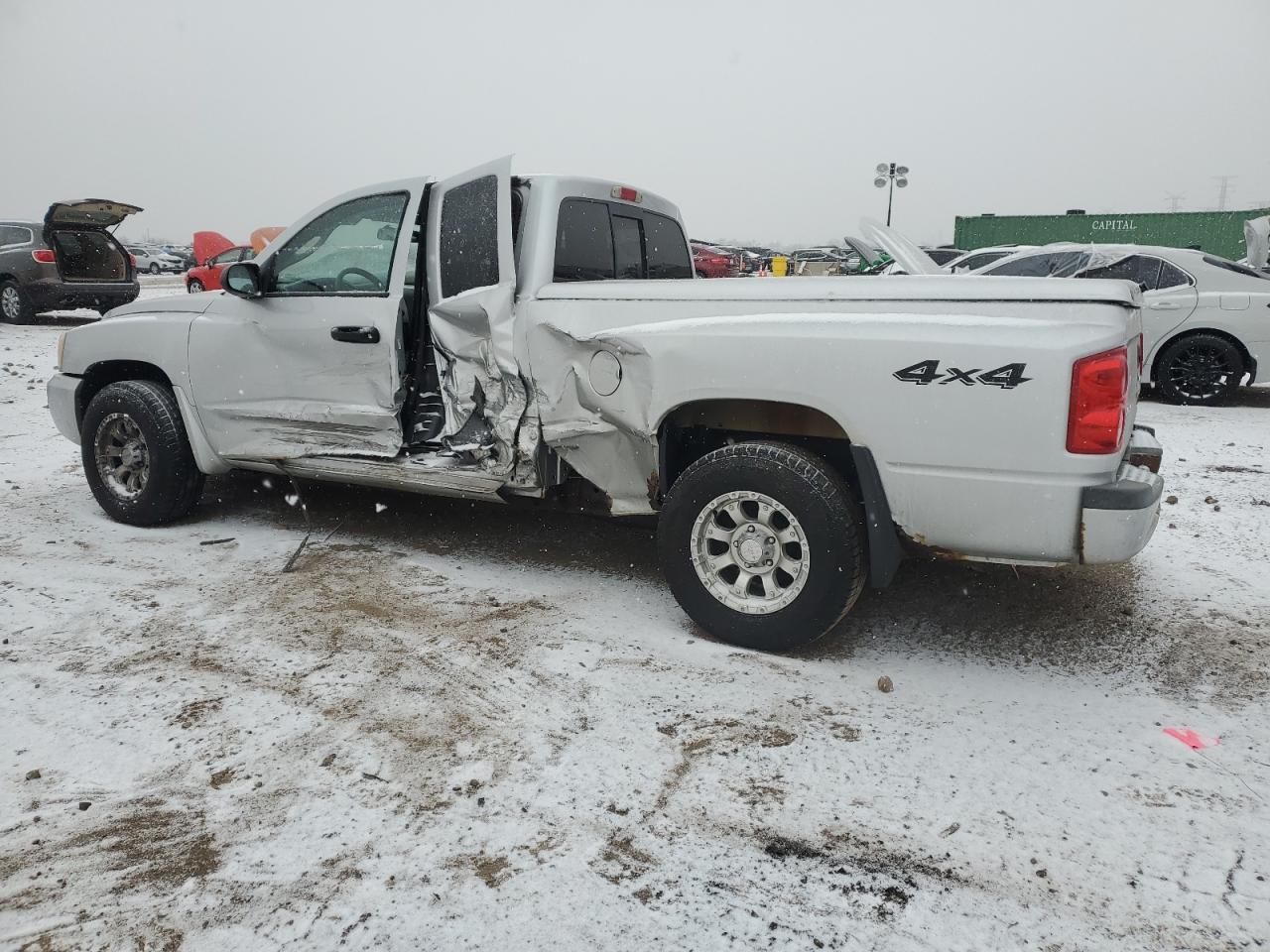 2007 Dodge Dakota - Image 2