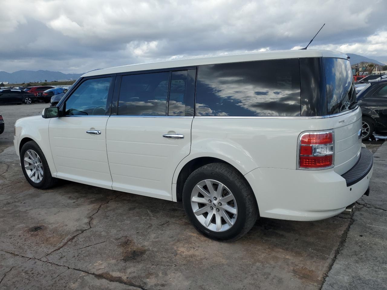 2009 Ford Flex - Image 2