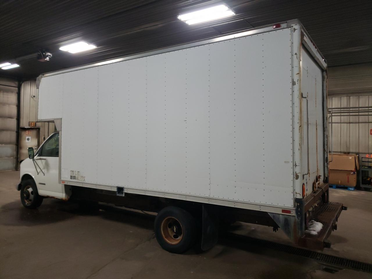 2002 Chevrolet Express - Image 2