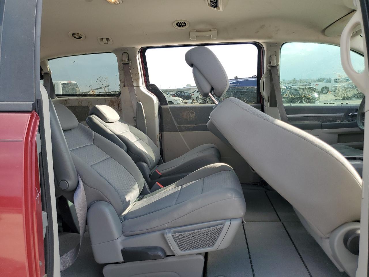 2010 Dodge Caravan - Image 12