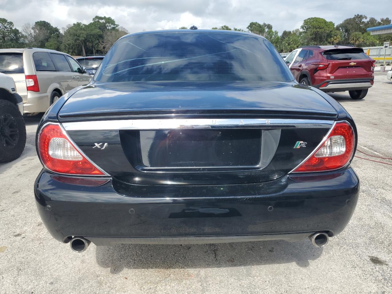 2008 Jaguar XJR - Image 6