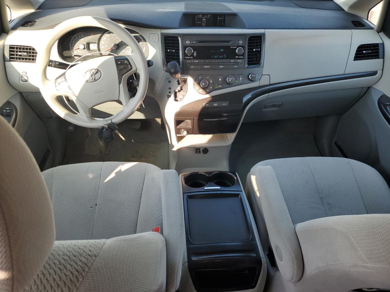 2011 Toyota Sienna - Image 8