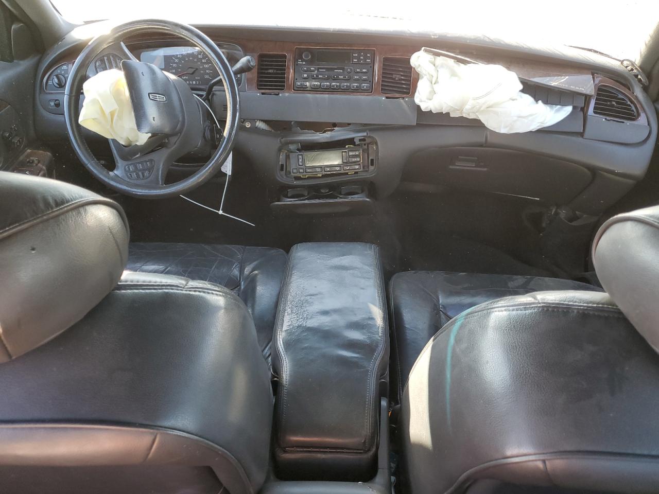 1999 Lincoln Town Car - Image 8