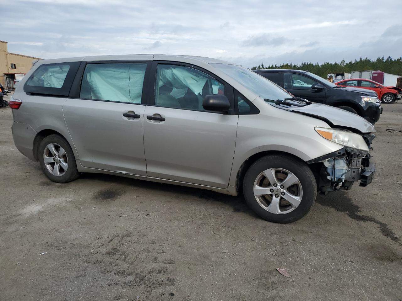 2015 Toyota Sienna - Image 4