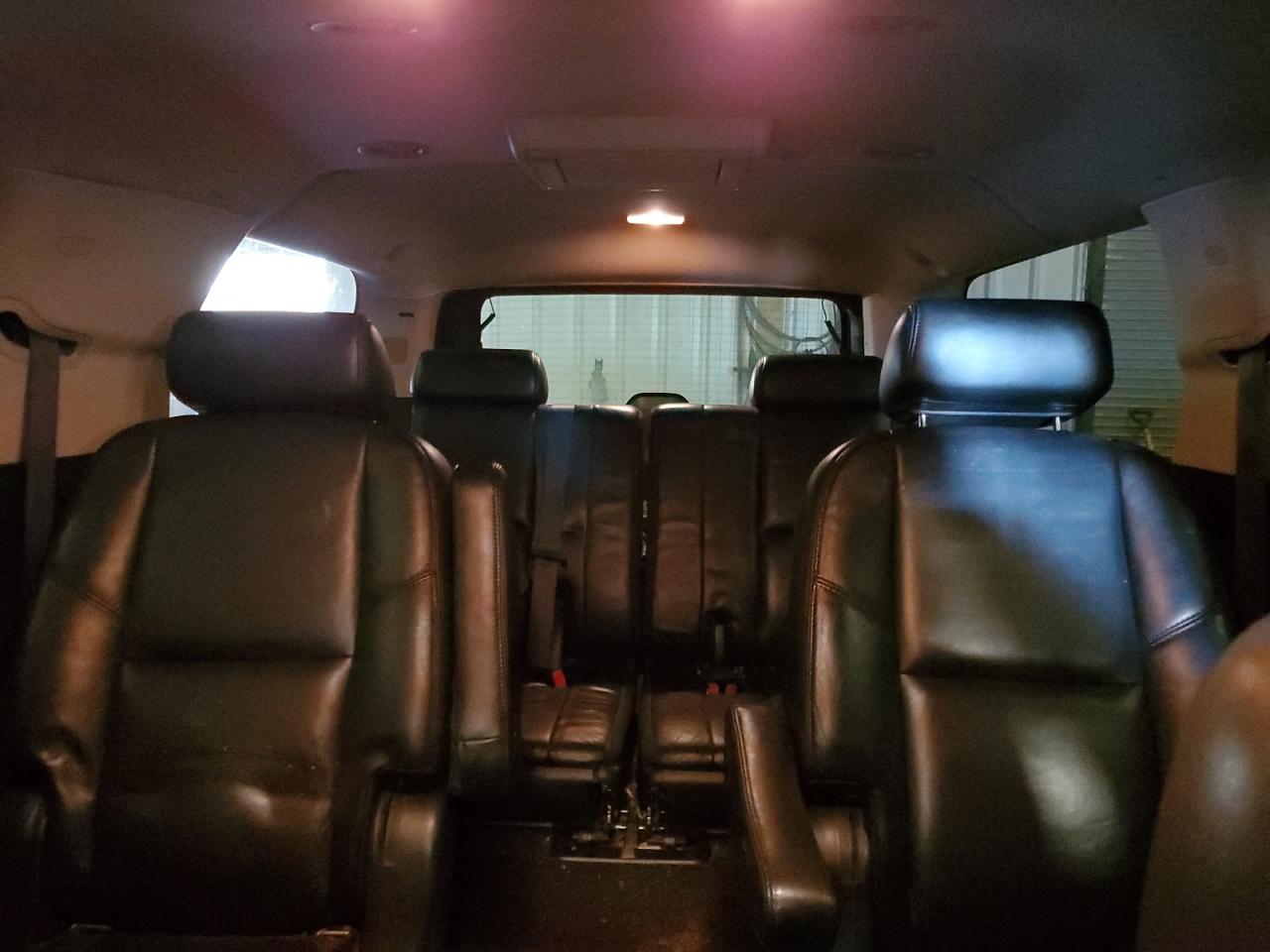 2007 Cadillac Escalade - Image 10
