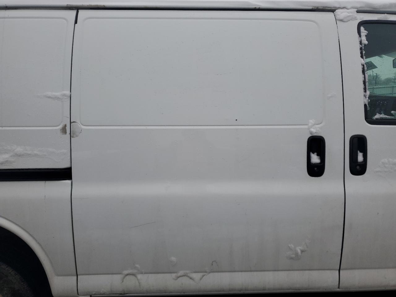 2014 Chevrolet Express - Image 11