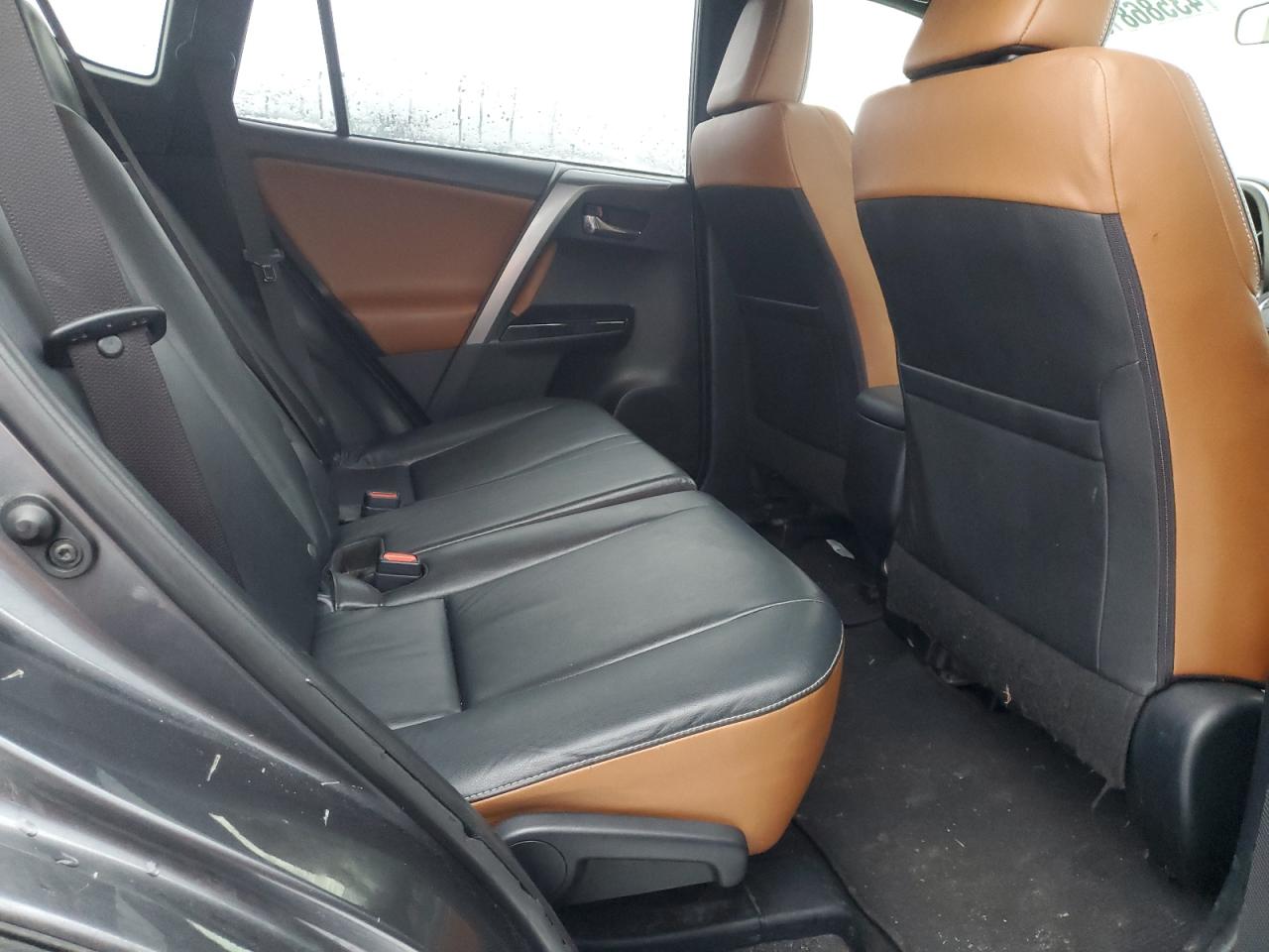 2016 Toyota RAV 4 - Image 12