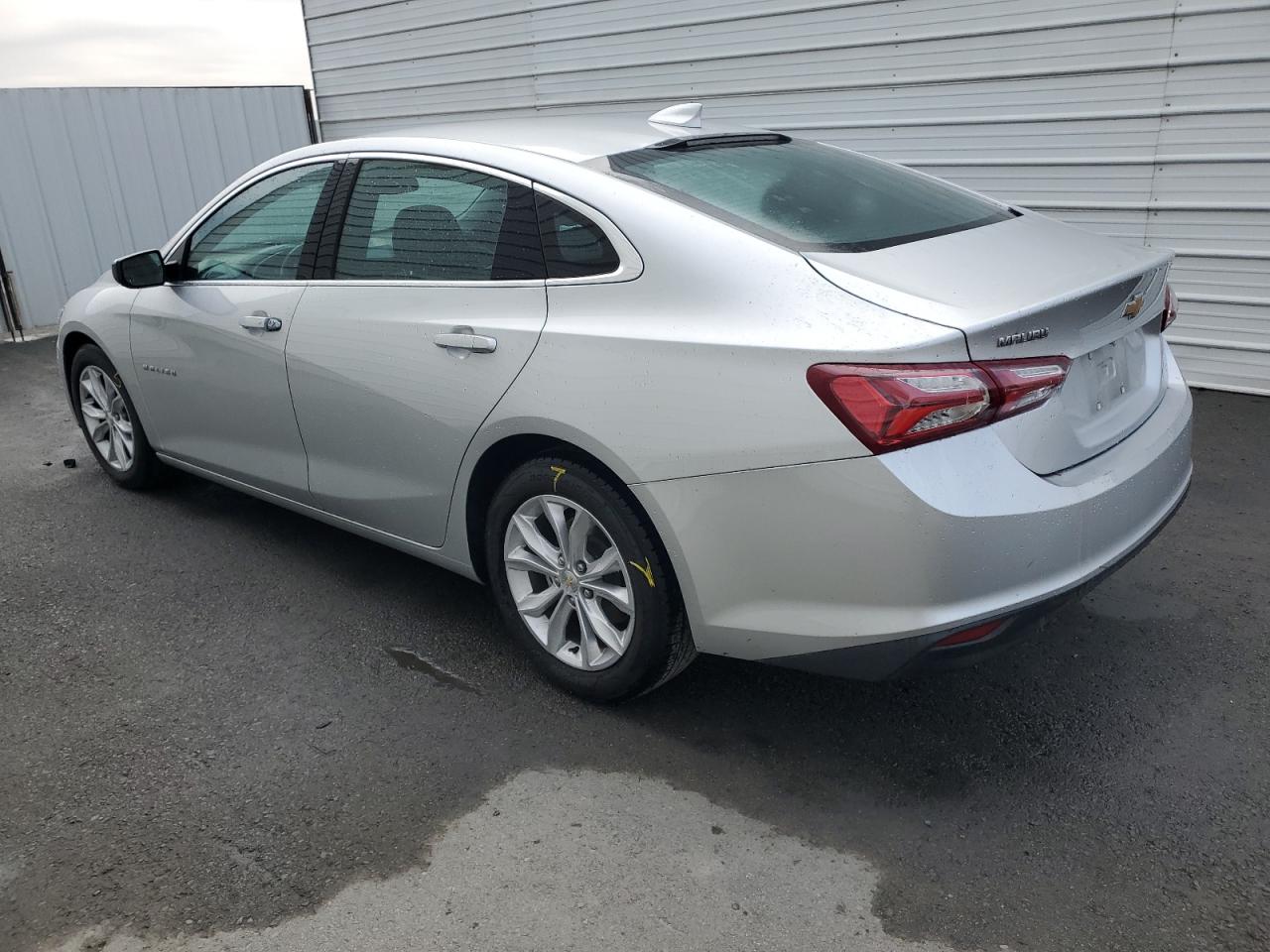 2022 Chevrolet Malibu - Image 2