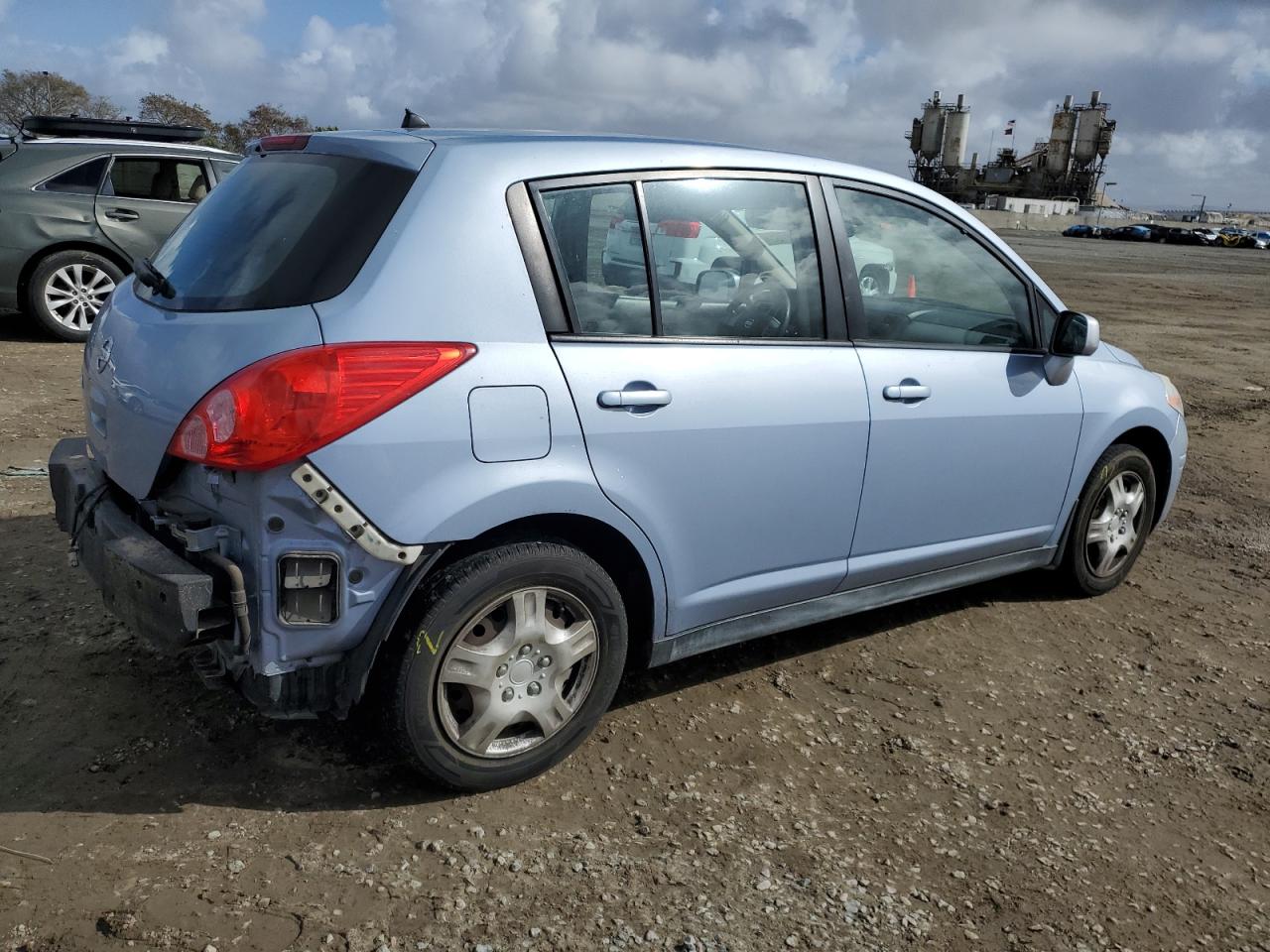 2010 Nissan Versa - Image 3