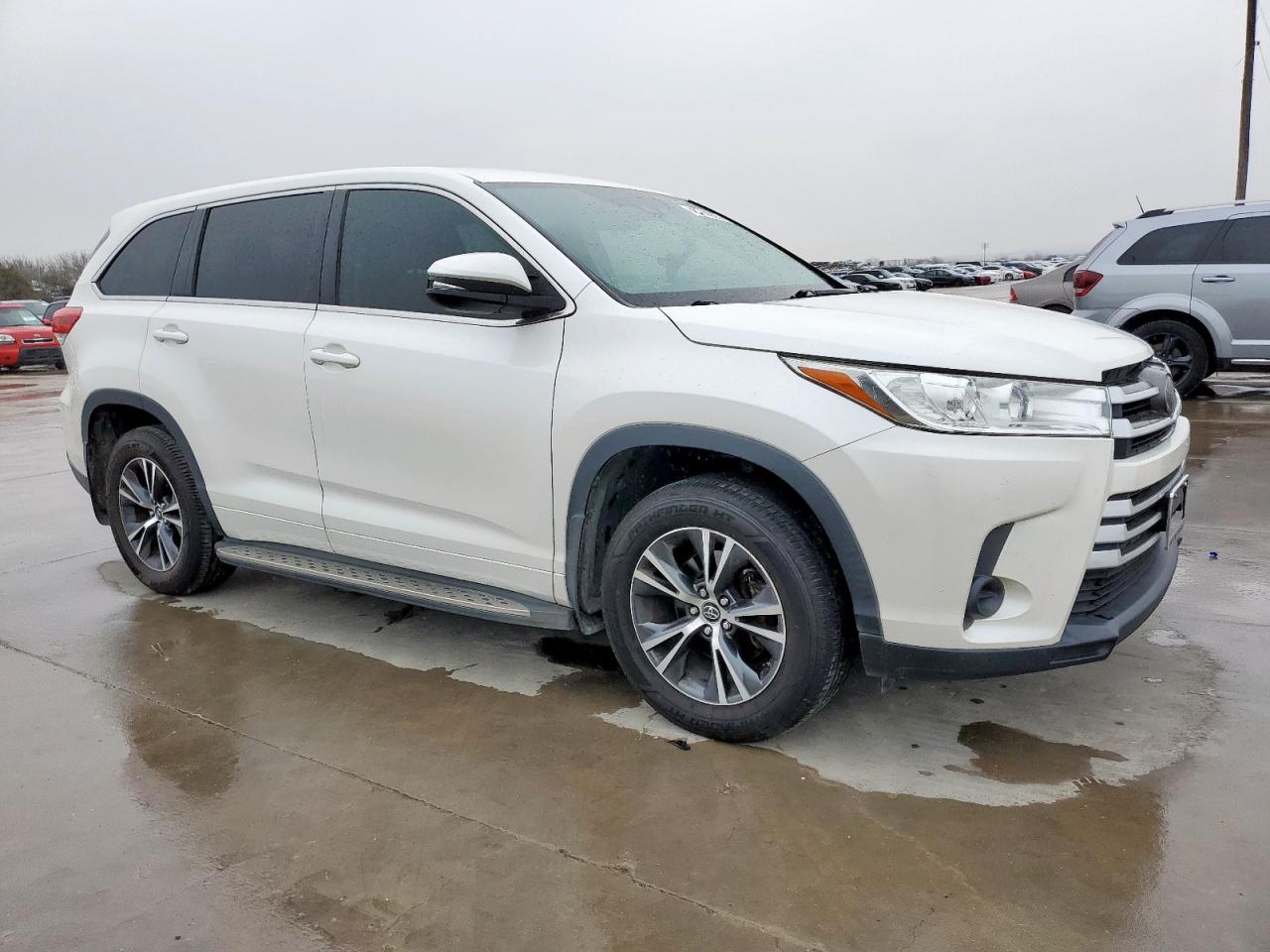 2017 Toyota Highlander - Image 4