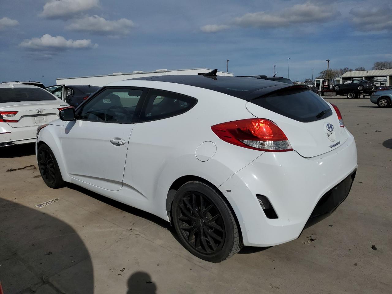 2017 Hyundai Veloster - Image 2